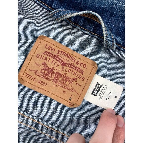 Vintage Y2k Levi’s denim jacket - Picture 4 of 5